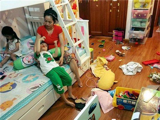 Mải livestream với fan, không ít sao Việt bị lộ amp;#34;hậu trườngamp;#34; nhà cửa như... bãi chiến trường - 10