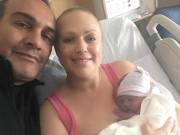 Bà bầu - Phép màu thần kỳ của mẹ ung thư, bác sĩ bảy lần khuyên phá vẫn kiên trì sinh con