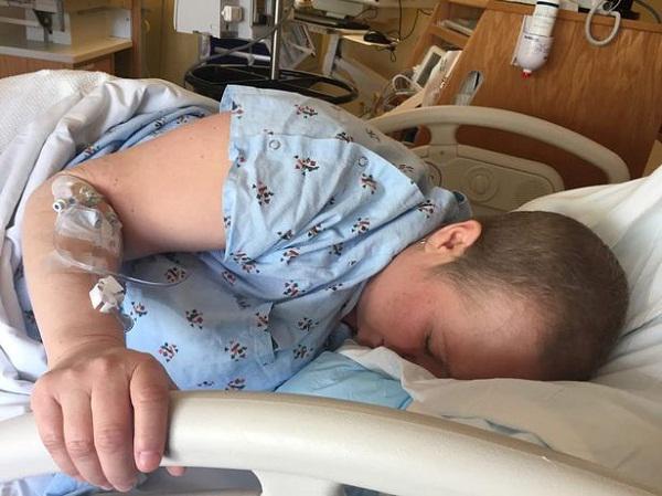 Phép màu thần kỳ của mẹ ung thư, bác sĩ bảy lần khuyên phá vẫn kiên trì sinh con - 2