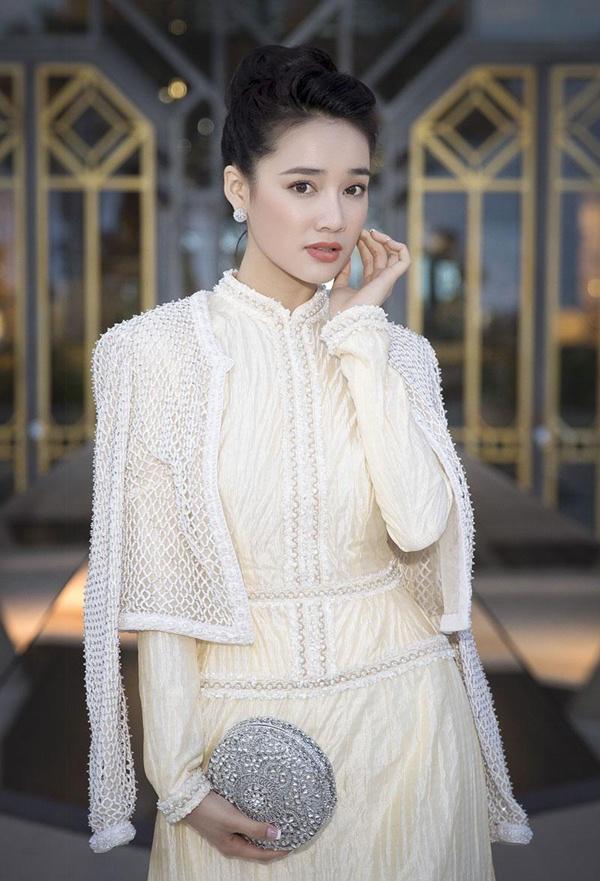 Hành trình lột xác ngoại hình từ amp;#34;sến sẩmamp;#34; đến amp;#34;sang chảnhamp;#34; của Nhã Phương - 13