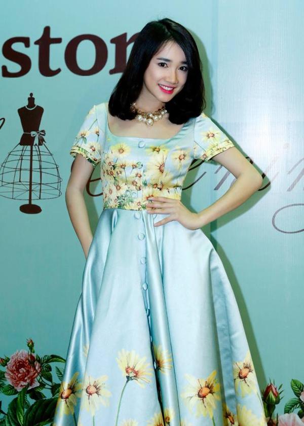 Hành trình lột xác ngoại hình từ amp;#34;sến sẩmamp;#34; đến amp;#34;sang chảnhamp;#34; của Nhã Phương - 4