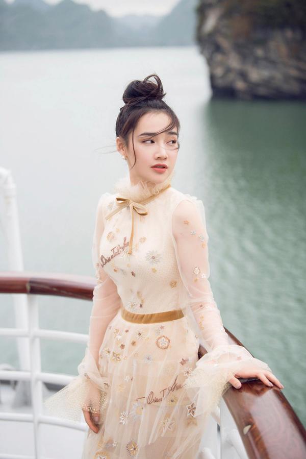 Hành trình lột xác ngoại hình từ amp;#34;sến sẩmamp;#34; đến amp;#34;sang chảnhamp;#34; của Nhã Phương - 8