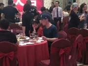 Giải trí - Không có Lâm Tâm Như bên cạnh, Hoắc Kiến Hoa cười nói vui vẻ với Dương Mịch