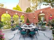 Nhà đẹp - Kì lạ căn nhà đẹp như lâu đài nhưng giảm giá tới 7 lần mà không ai thèm mua