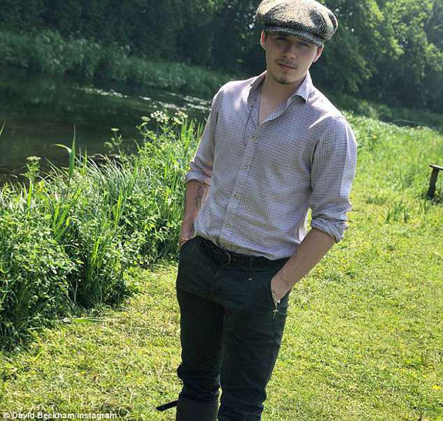 Ngôi sao 24/7: Không ai như ba bố con Beckham, đi câu cá cũng đẹp trai ngời ngời - 3