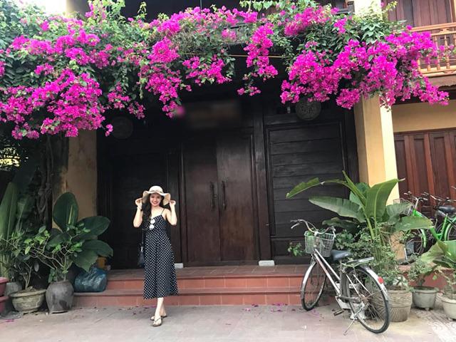 Phố cổ Hội An đẹp thơ mộng trong mùa hoa giấy khoe sắc