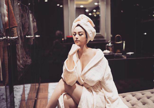 Cuộc sống xa hoa của những hot girl bỏ showbiz lấy chồng đại gia - 6