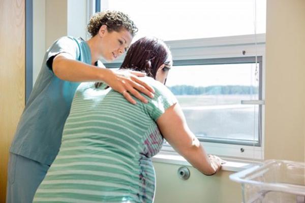 7 việc đã mang bầu mẹ phải thuộc để rút ngắn thời gian đau đẻ, không tốn sức sinh con - 1