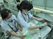 Sức khỏe - Mẹ dùng lá cây nấu cháo chữa táo bón, con 1 tuổi đi tiểu ra máu, nhập viện cấp cứu