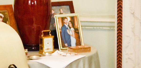 Ngôi sao 24/7: Lộ bức ảnh chưa từng công bố của Hoàng tử Harry và Meghan trong Cung điện - 2