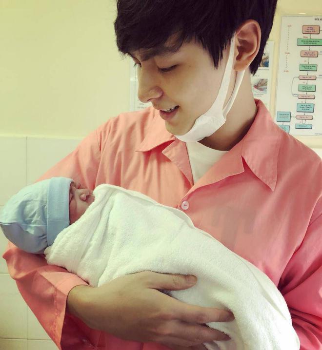 Ông xã Chúng Huyền Thanh hài hước chia sẻ cảm giác lần đầu làm bố - 2