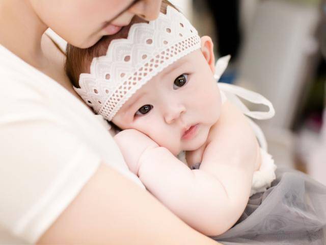 Bỏ ngay 4 thói quen của trẻ sơ sinh khiến con lớn lên kém xinh