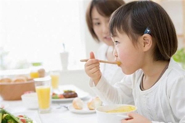 Con gái 3 tuổi có cục thịt thừa ở mông, mẹ thở phào khi kịp thời đưa tới bác sĩ - 3
