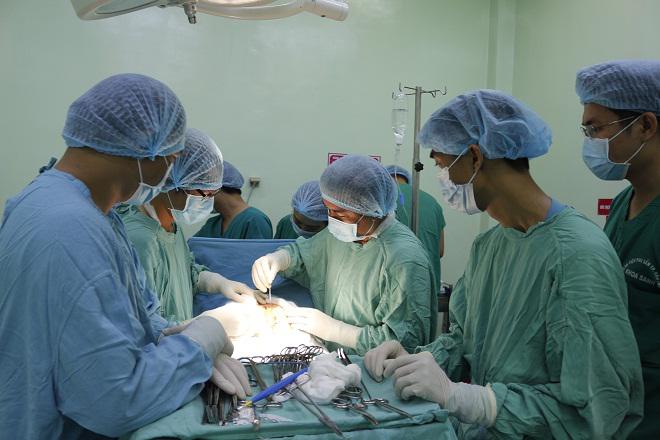Sản phụ 43 tuổi suýt chết vì bệnh ở nhau thai cực nguy hiểm xâm lấn cả bàng quang - 1