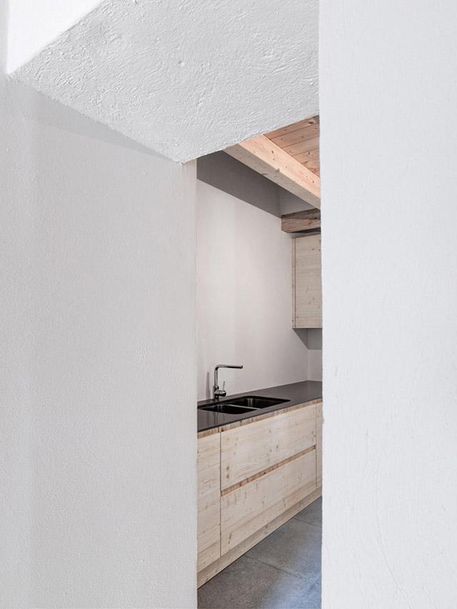 chang ai ngo nha co bo hoang o nong thon lai bien thanh nha nghi dep hoan hao den the - 13