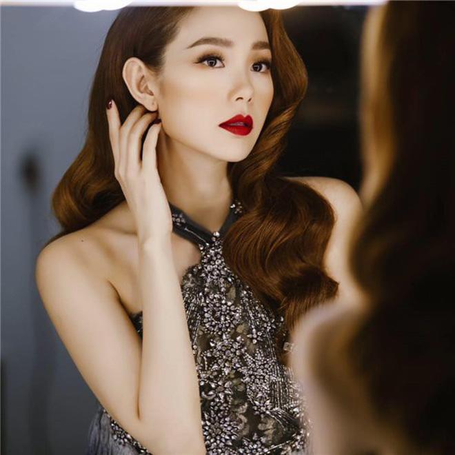 Mới ngày đầu ngồi ghế nóng The Face, Minh Hằng đã bị amp;#34;soiamp;#34;cằm biến dạng, cứng đờ? - 7