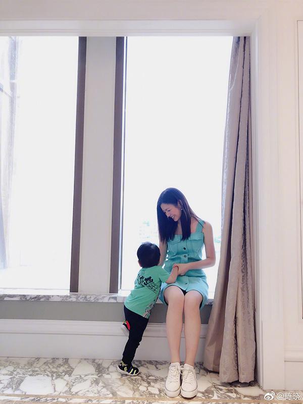 Ngôi sao 24/7: Vợ Lưu Đức Hoa cố tình mang bầu lần 2 dù đã ở tuổi ngoài 50 - 6