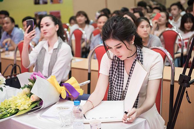 Á hậu Huyền My: amp;#34;Ai cũng có cuộc chiến của riêng mìnhamp;#34; - 4