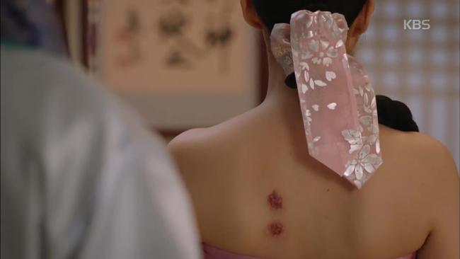 Chỉ cởi áo trước mặt người yêu mà amp;#34;kiều nữ dao kéoamp;#34; Park Min Young hút 50 triệu lượt xem - 4