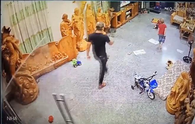 Mất pho tượng quý giá, gia chủ mở tiệc ăn mừng vì lý do…không ngờ - 2