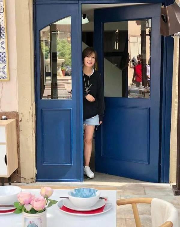 Bắt gặp Tô Hữu Bằng và Thư Kỳ sang tận Pháp để gặp mặt Triệu Vy - 3