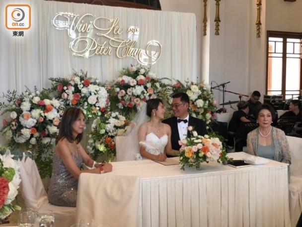 Kết hôn với chồng đáng tuổi bố, kiều nữ TVB mỉm cười rạng rỡ chứng minh hạnh phúc - 5