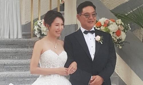 Kết hôn với chồng đáng tuổi bố, kiều nữ TVB mỉm cười rạng rỡ chứng minh hạnh phúc - 7