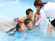Làm mẹ - Những kỹ năng an toàn ở bể bơi bố mẹ cần dạy trẻ