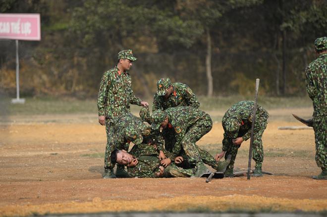 Sao Nhập Ngũ: Ca sĩ Bảo Kun nôn ngay giữa thao trường, bất tỉnh sau khi bị phạt - 3
