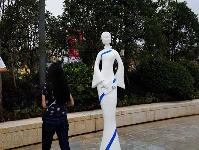 sung so truoc toa nha toan bang su trang muot hon 142 nghin ty, lon nhat the gioi - 7