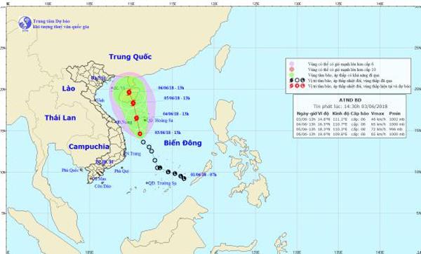 Tin tức 24h: Cặp đôi thản nhiên amp;#34;mây mưaamp;#34; trên ban công khách sạn khiến đám đông choáng váng - 3
