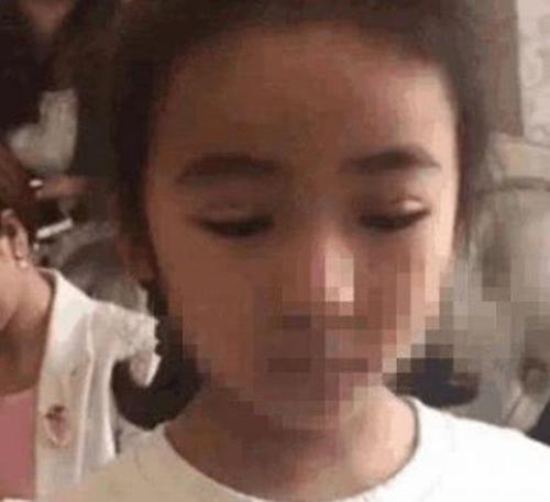 Khoe ảnh con gái 7 tuổi mới cắt mí, mẹ 9X không ngờ bị dân mạng ném đá rầm rộ - 2