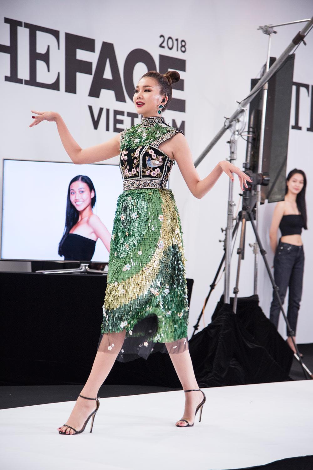 Bị stylist riêng tố keo kiệt, Minh Hằng vẫn xinh đẹp thị phạm catwalk tại The Face - 5