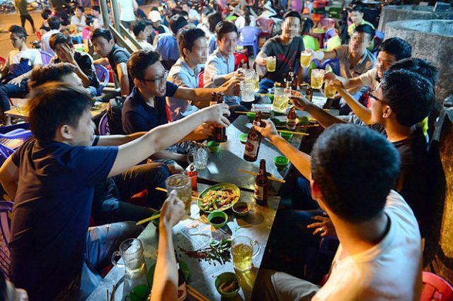 Chồng nằm sõng soài ngoài cửa giữa đêm, vợ viết tâm thư “Lời kêu cứu” gây bão MXH - 3