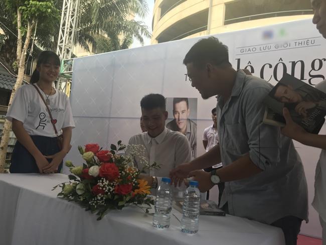 Công Vinh: amp;#34;Thủy Tiên không biết gì về bóng đá thì sao có thể can thiệp vào cuốn tự truyệnamp;#34; - 4