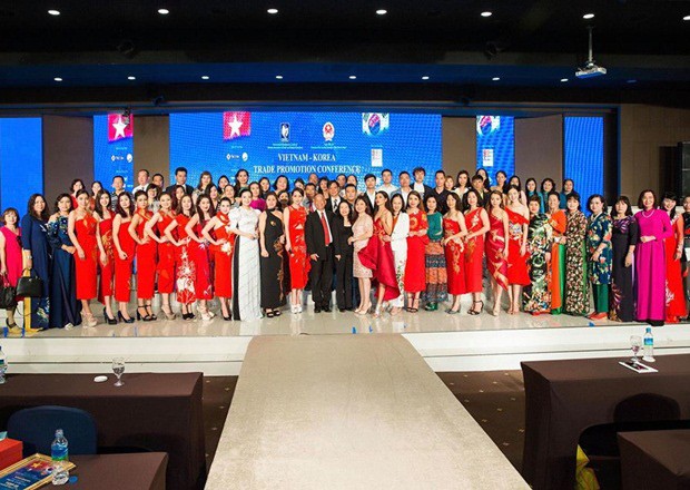 Fashionista Stella Chang trình làng BST mới nhất tại Hàn Quốc - 1