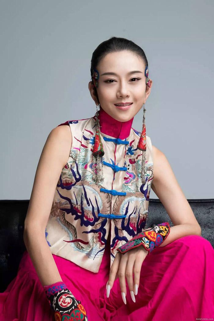 Đại mỹ nhân Trung Hoa 60 tuổi vẫn da đẹp, dáng thon nhờ...  không ăn cơm - 1