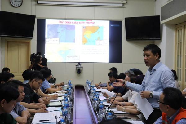 Nguy cơ bão chồng bão quét dọc các tỉnh ven biển, 3 tàu cá đang gặp nguy hiểm - 1