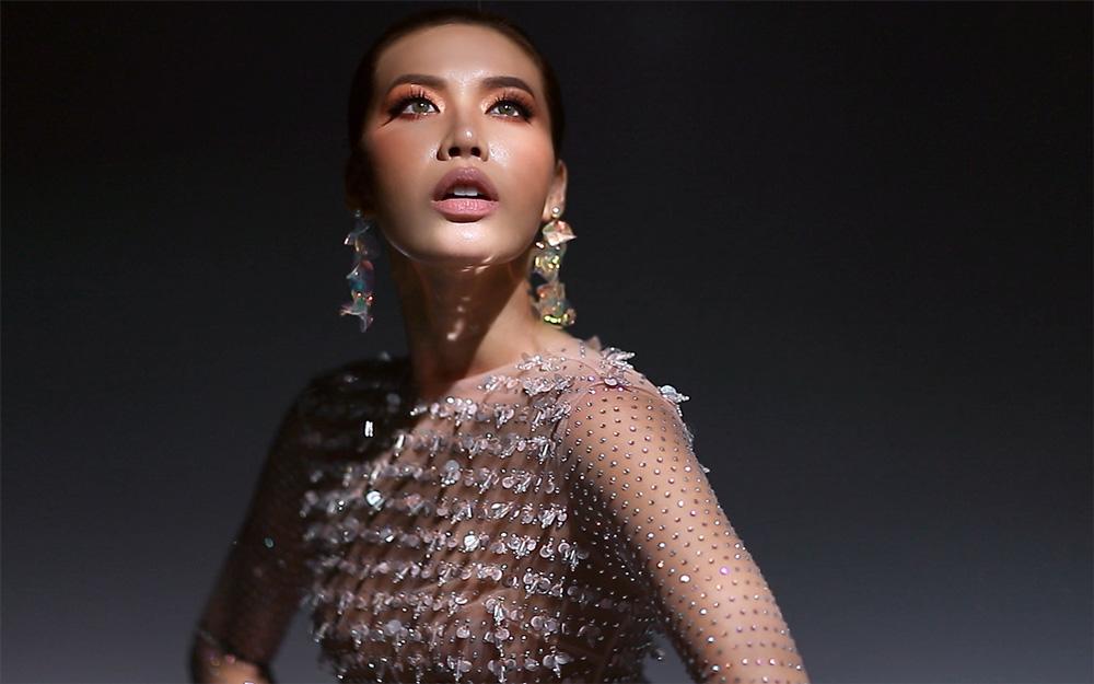 Siêu mẫu Minh Tú bất ngờ hóa nữ thần 2 đầu với thiết kế của Chung Thanh Phong - 4