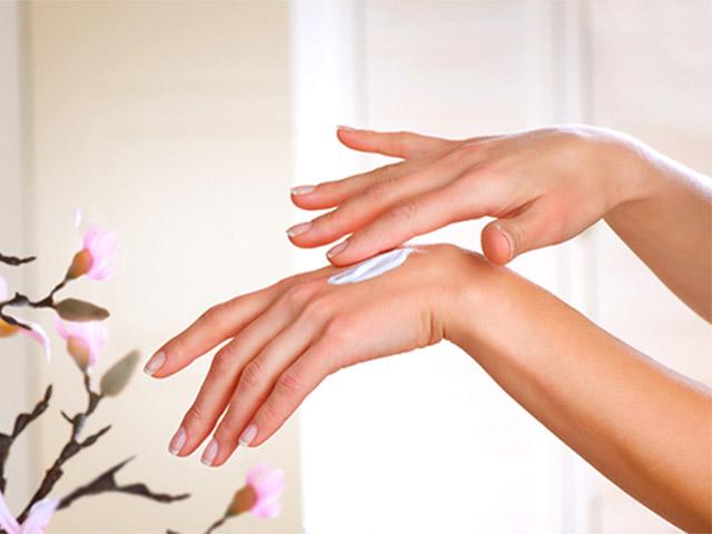 Chẳng còn lo da thô ráp hay cháy nắng khi đã có 5 loại kem dưỡng da tay dưới đây