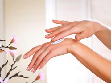 Chẳng còn lo da thô ráp hay cháy nắng khi đã có 5 loại kem dưỡng da tay dưới đây