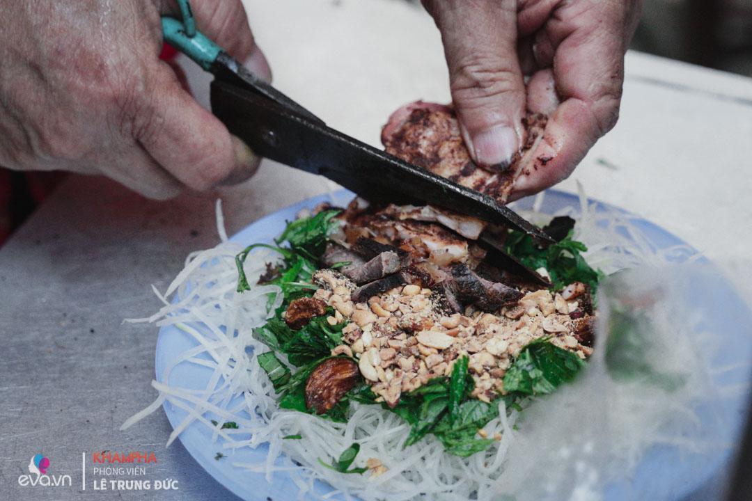 Xe nộm bò khô gần 40 năm không một tiếng rao, kiếm 4 triệu mỗi ngày của “giáo sư” HN - 7