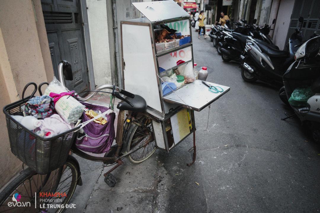 Xe nộm bò khô gần 40 năm không một tiếng rao, kiếm 4 triệu mỗi ngày của “giáo sư” HN - 15