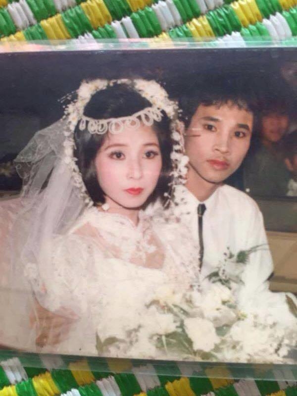 Chẳng xe sang, vòng vàng, dân mạng thi nhau khoe ảnh cưới đẹp rạng ngời của bố mẹ - 3
