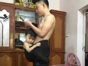 Yêu con - Bé trai 19 tháng ngủ say trong 1 phút nhờ được bố ru theo cách "chẳng giống ai"