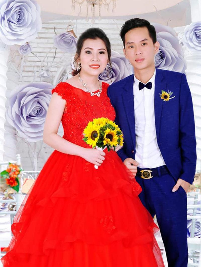 Cô dâu 21 tuổi đăng đàn than vãn khi già như...  bà cô của chú rể sau khi trang điểm - 3