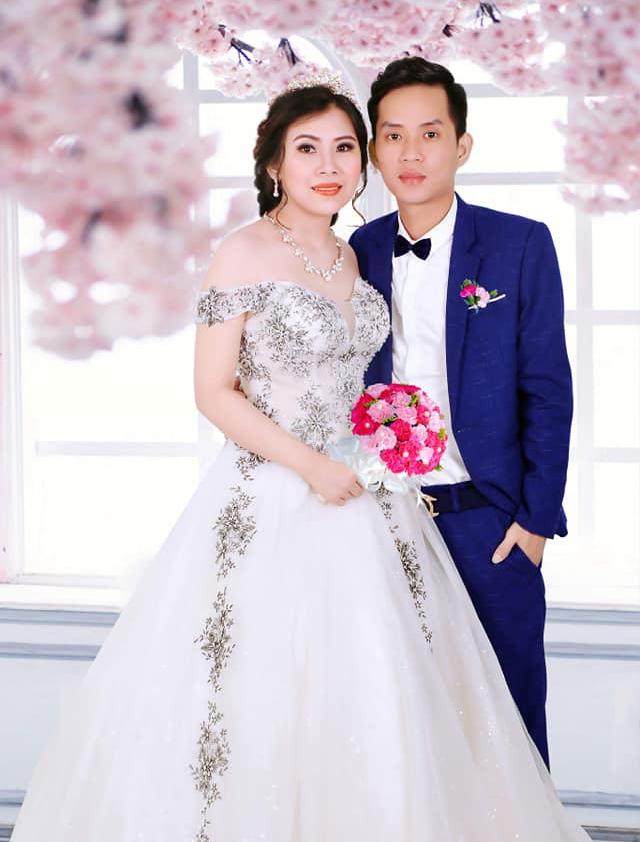 Cô dâu 21 tuổi đăng đàn than vãn khi già như...  bà cô của chú rể sau khi trang điểm - 4