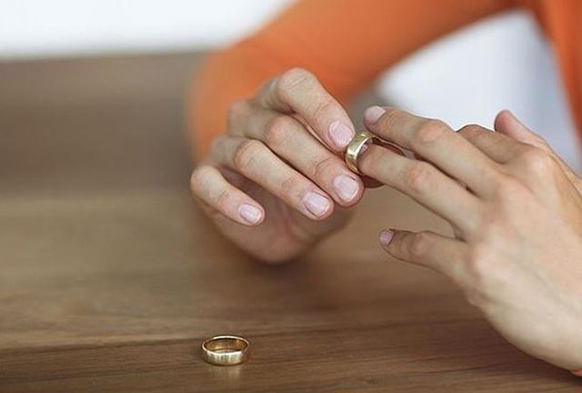 Cả đời tằn tiện cho gia đình nghèo, lúc ly hôn vợ mới phát hiện sự thật sốc về chồng - 1