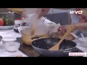 Giải trí - Trấn Thành nấu cháo cho bà bầu bị khét, liên tục kêu "Chết tôi rồi!"