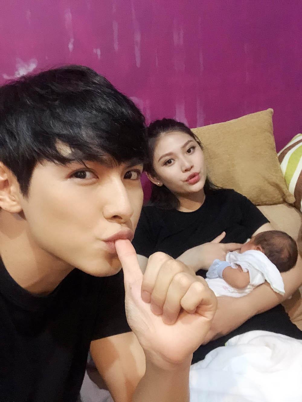 Ông xã Chúng Huyền Thanh khoe hình ảnh cận mặt con trai 10 ngày tuổi - 3